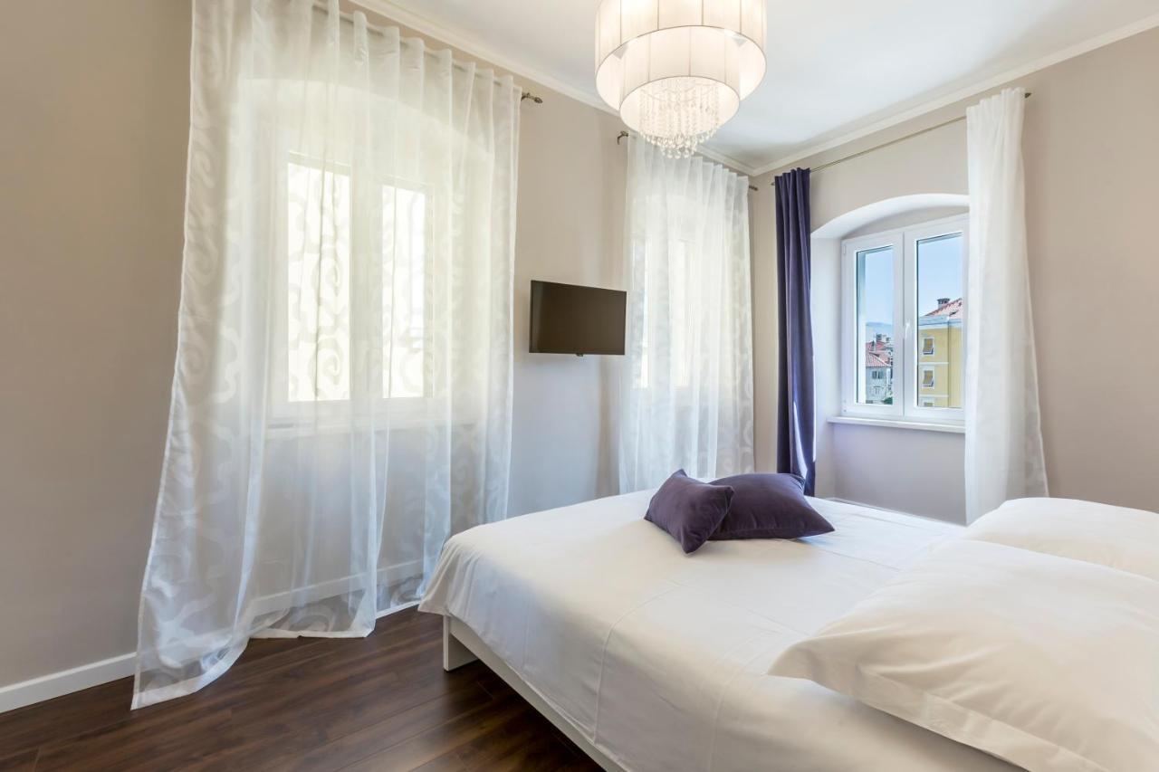 Bed & Breakfast Theatre Of Dreams