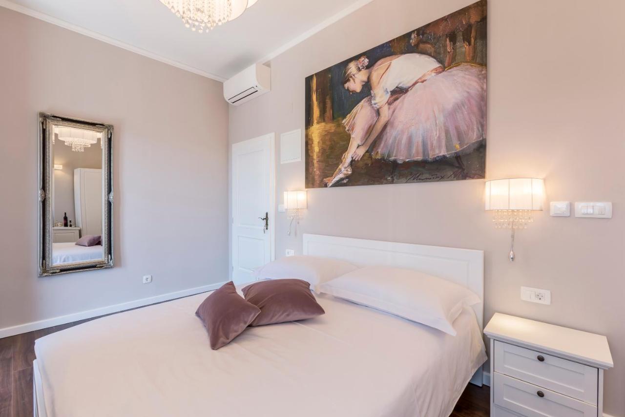 Theatre Of Dreams Bed & Breakfast 4*